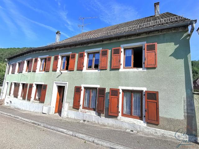 Exclusif Ensemble immobilier composé de 2 maisons sur 14 a. 257m² Sainte Croix aux Mines