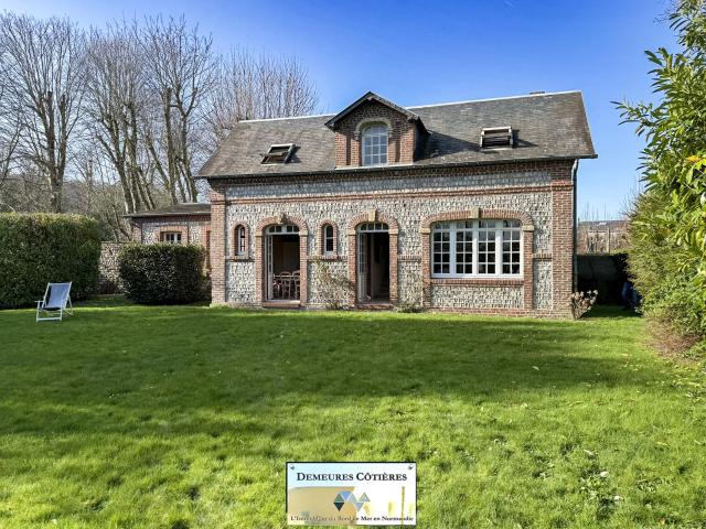 EXCLUSIF 'La Petite Maison', propriété coup de cœur avec parc de 655 m2 au centre d'ETRETAT