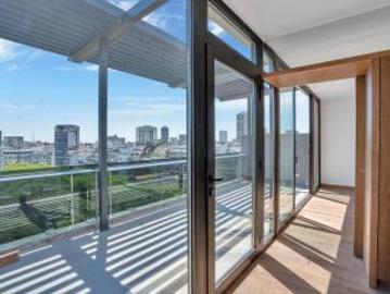 Exclusivo 2 dormitorios con balcón terraza a estrenar a plaza Vicente López. Financiación directa