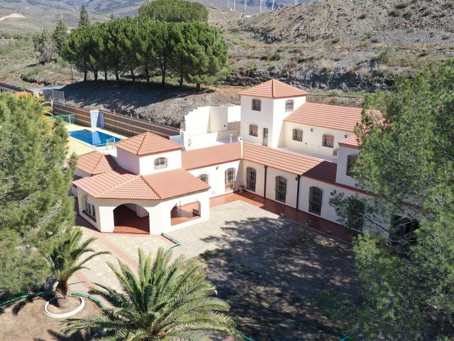 Exclusivo Cortijo Mediterráneo con Bodega en Roca, Piscina y. 435m² Doña Maria de Ocaña