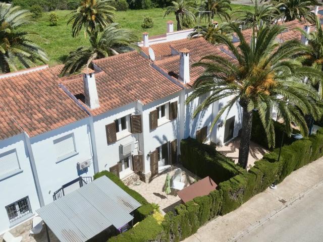 Exclusivo: Casa adosada muy bien cuidada con 3 dormitorios e. 77m² Dénia