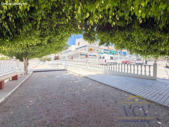 Exclusivo chalet adosado con terrazas, vistas al mar y piscina comunitaria