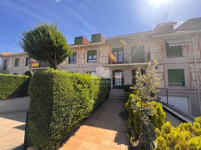 Exclusivo chalet adosado en el Campo de Golf de Villamayor, a solo 10 minutos de Salamanca