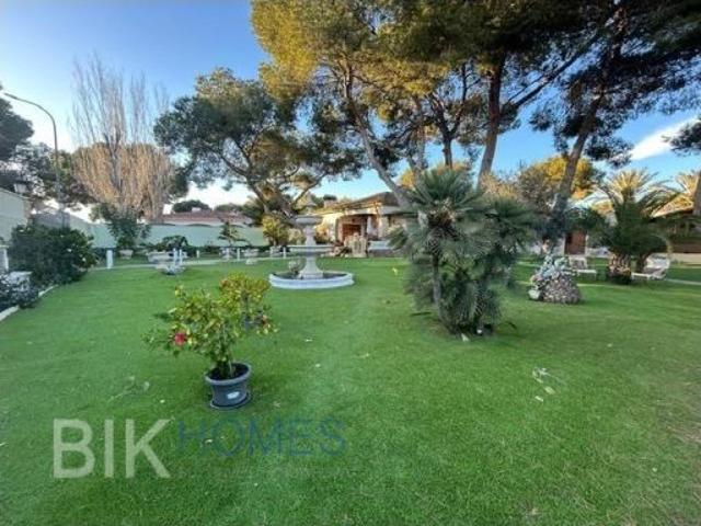 Exclusivo chalet con gran parcela y piscina en Dehesa de Campoamor