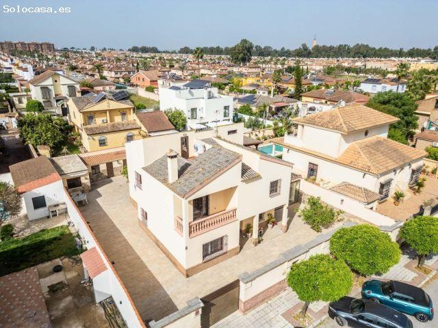 Exclusivo chalet con piscina junto al Real Club de Golf de Sevilla!