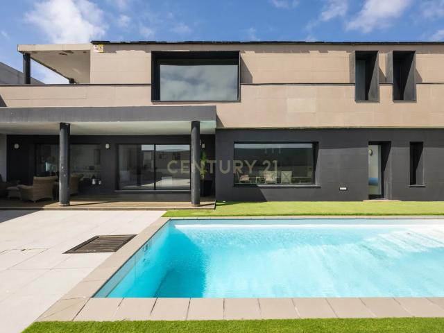 Exclusivo chalet con piscina privada y vistas infinitas al Atlántico en La Garita