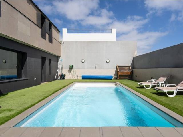Exclusivo chalet con piscina privada y vistas infinitas al Atlántico en La Garita