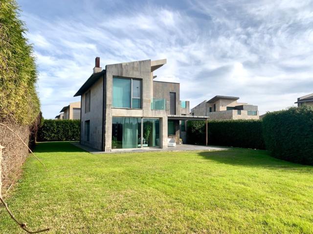 Exclusivo chalet de lujo en Mompía, a un paso del mar y de Santander
