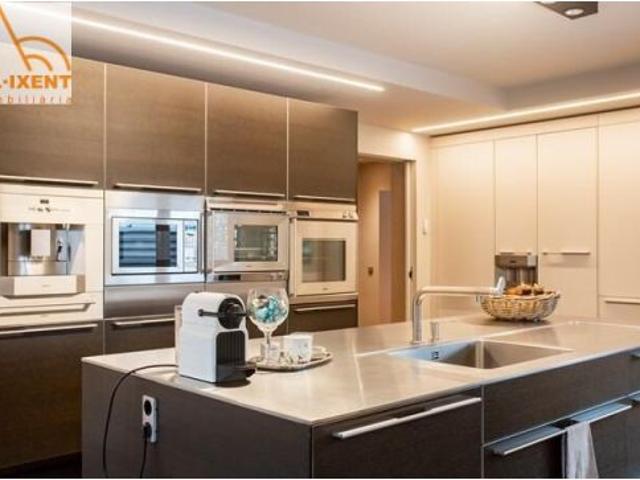 Exclusivo chalet de 500m2 en 4 plantas, 4hab, 3 baños, parquin 6 coches