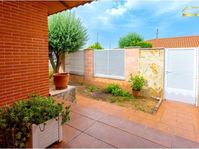 Exclusivo Chalet en Chiloeches Oportunidad Única por €310,000