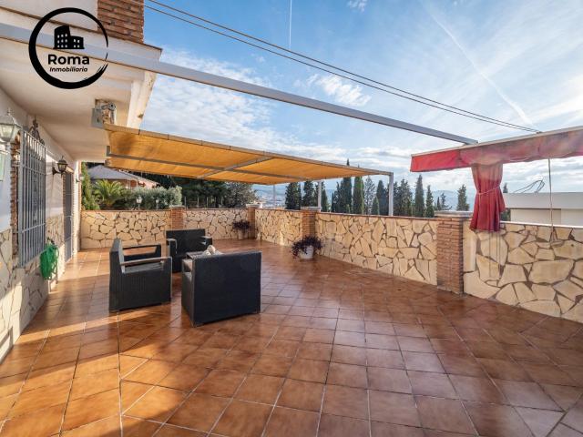 Exclusivo Chalet en Huetor Vega con Piscina de agua salina y amplia terraza