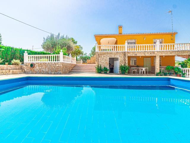 Exclusivo chalet en la prestigiosa Urbanización San Cristóbal de Alberic