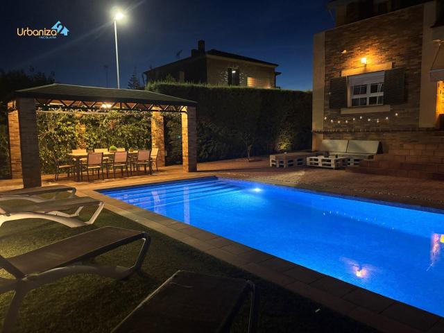 EXCLUSIVO CHALET EN LAS VAGUADAS, BADAJOZ ¡ TU NUEVO HOGAR TE ESPERA!
