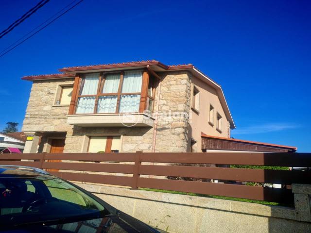 Exclusivo chalet en las Rías Baixas, cerca de todas las playas. Completamente amueblado, para entrar a vivir