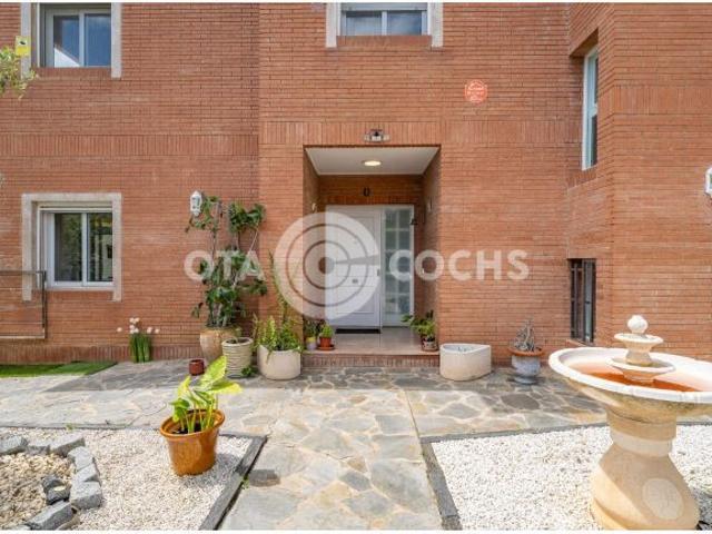 EXCLUSIVO CHALET EN URBANIZACION EL PINAR