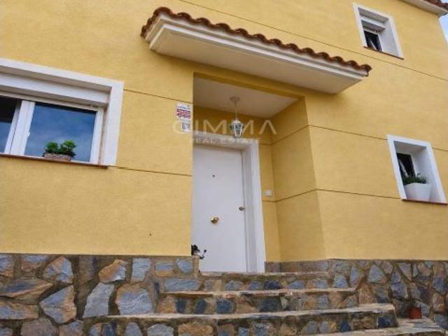 Exclusivo chalet independiente con piscina privadaa en La Nucía Park
