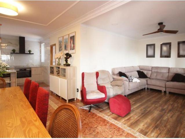 EXCLUSIVO CHALET INDEPENDIENTE CON PISCINA Y VIVIENDA PRINCIPAL EN UNA SOLA PLANTA EN TORRENT