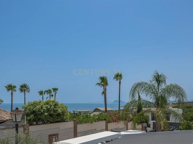 Exclusivo chalet independiente con piscina y espectaculares. 186m² San Roque