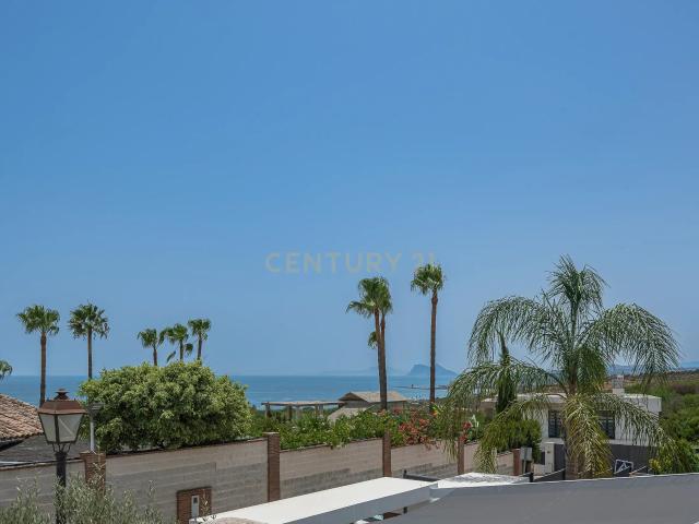 Exclusivo chalet independiente con piscina y espectaculares vistas a Gibraltar en La Chullera