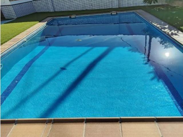 Exclusivo chalet independiente con piscina y gran parcela en Colonia San Miguel – Algeciras