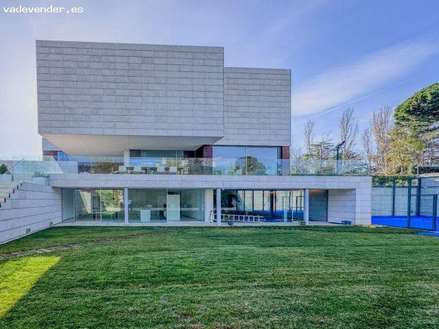 Exclusivo Chalet Independiente de Diseño Moderno en La Florida Aravaca