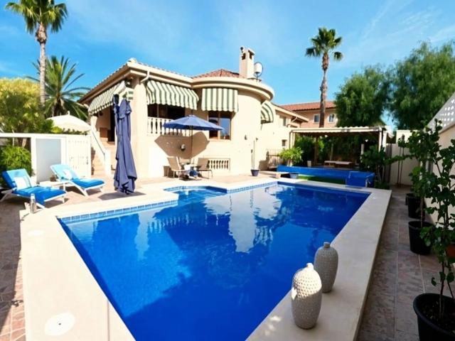 Exclusivo chalet independiente en la Costa Blanca Benijófar