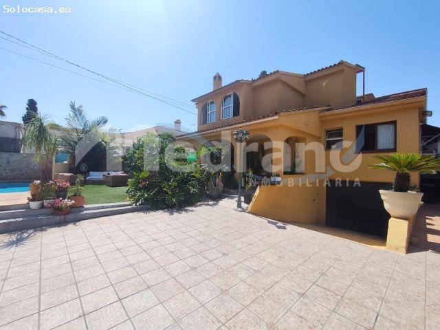 Exclusivo chalet independiente en la urbanización más prestigiosa de Benidorm