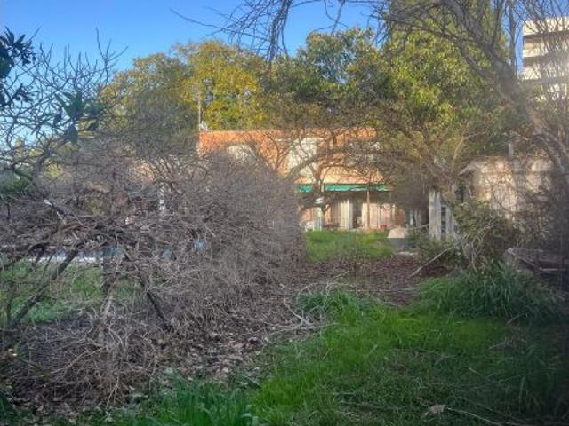 EXCLUSIVO CHALET INDEPENDIENTE EN SANTA CLARA — AMPLITUD, PRIVACIDAD Y GRAN POTENCIAL EN UNA DE LAS