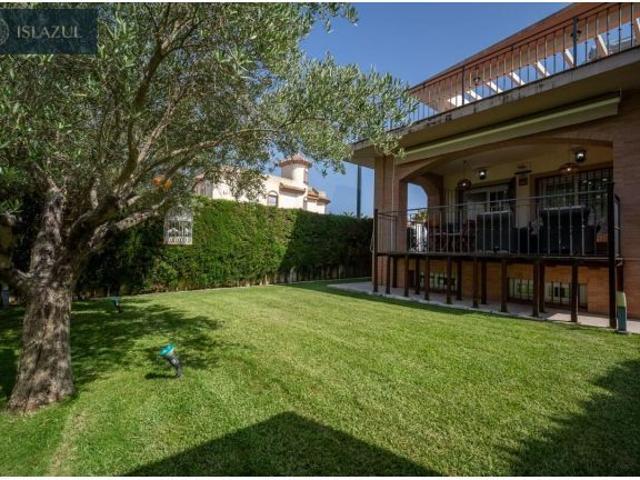 EXCLUSIVO CHALET INDEPENDIENTE EN URBANIZACION PRIVADA