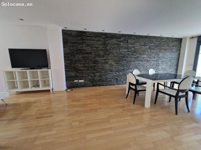 Exclusivo chalet pareado con piscina privada y perteneciente al Club de Campo en Maravisa