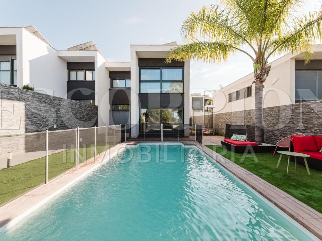 Exclusivo chalet pareado a la venta en Montesano