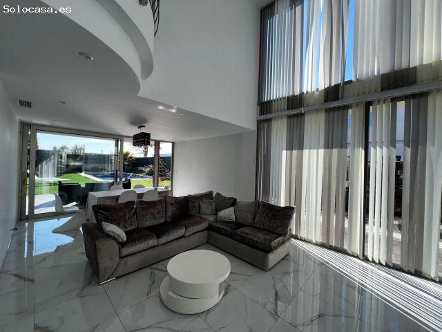 Exclusivo chalet urbano seminuevo en Peña las Águilas, Elche