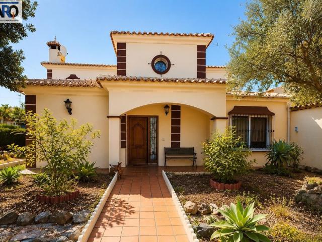 EXCLUSIVO CHALET VENTA 215 M EN RINCÓN DE LA VICTORIA