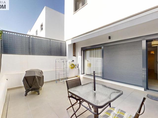 Exclusivo adosado de obra nueva con sótano, jardín y solárium en Santa Clara Garden – Alhaurín de la Torre