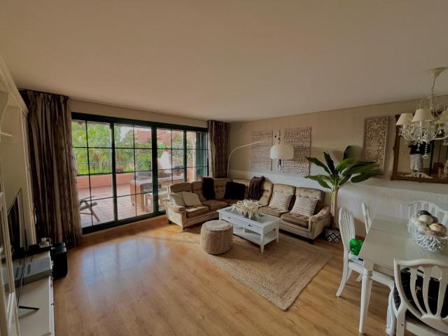 Exclusivo Adosado en Sierra Cortina, Finestrat: Confort y Estilo Mediterráneo