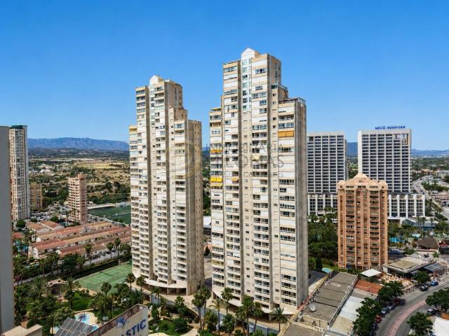 Exclusivo apartamento con gran terraza, vistas al mar y plaza de garaje en Gemelos 22 – Playa de Levante, Benidorm