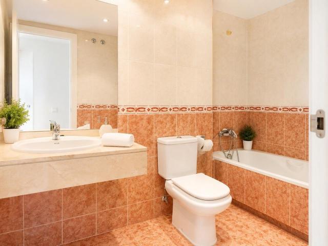 Exclusivo apartamento con gran terraza y vistas al mar en Puerto Banús – Nueva Andalucía, Marbella