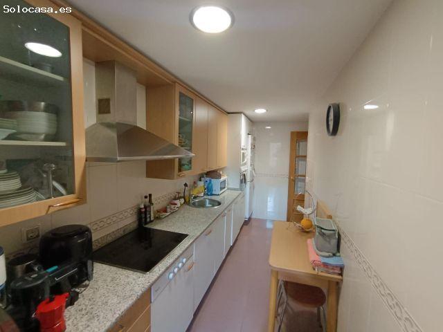¡EXCLUSIVO APARTAMENTO CON PISCINA, GIMNASIO, SAUNA, P.PADEL, PISTA SQUASH Y PLAZA DE GARAJE!