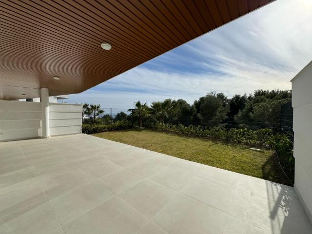 Exclusivo apartamento con vistas al mar en Higuerón: Lujo y comodidad junto al Mediterráneo