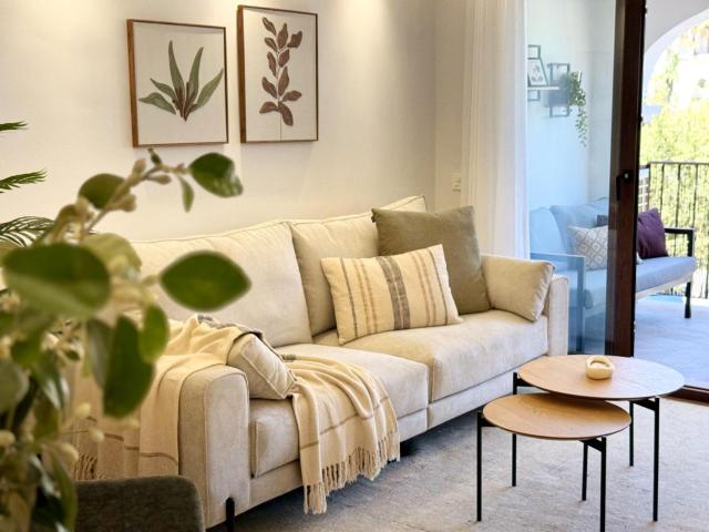 Exclusivo Apartamento con Vistas al Mar en Puerto de la Duquesa – Excelente Oportunidad de Inversión Vacacional