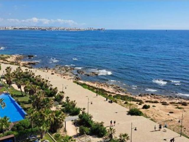 ¡Exclusivo Apartamento con Vistas al Mar en Punta Prima! ?☀️
