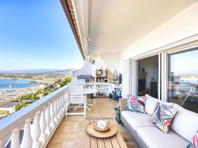 Exclusivo apartamento con vistas panorámicas al mar, puerto. 84m² Roses