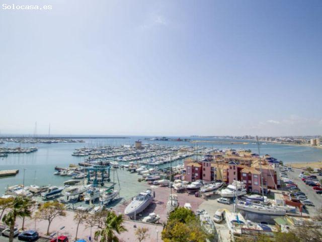 Exclusivo apartamento con vistas panorámicas al puerto de Torrevieja