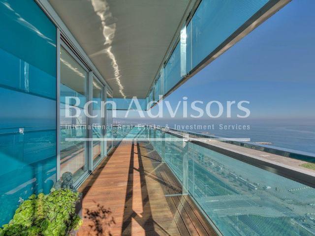 Exclusivo apartamento con vistas panorámicas sobre el mar y. 240m² Barcelona
