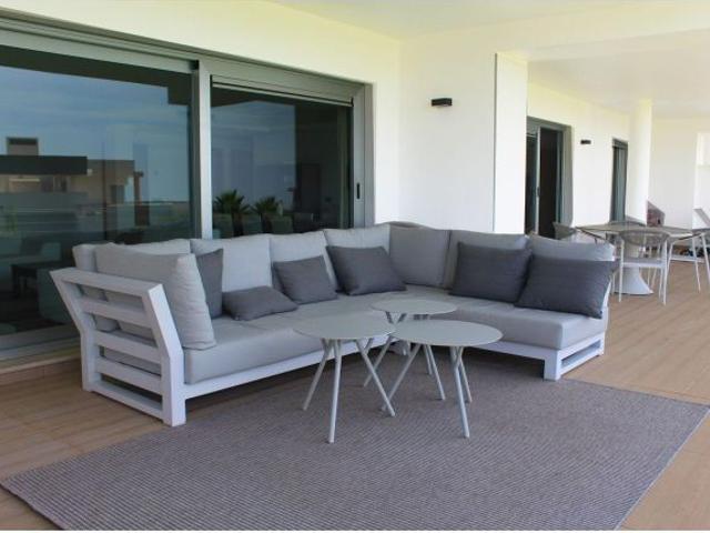 Exclusivo Apartamento Bajo con Jardín Privado de 4 Dormitorios en Avalon, Los Arqueros