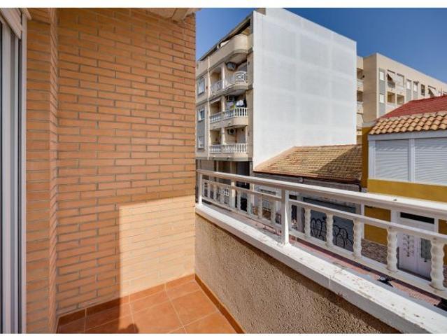 EXCLUSIVO APARTAMENTO DE 3 DORMITORIOS TOTALMENTE REFORMADO Y EN EL CENTRO DE TORREVIEJA