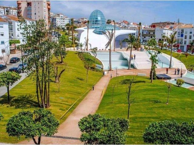 Exclusivo apartamento de 3 dormitorios y tres terrazas en Arroyo de Enmedio, Estepona