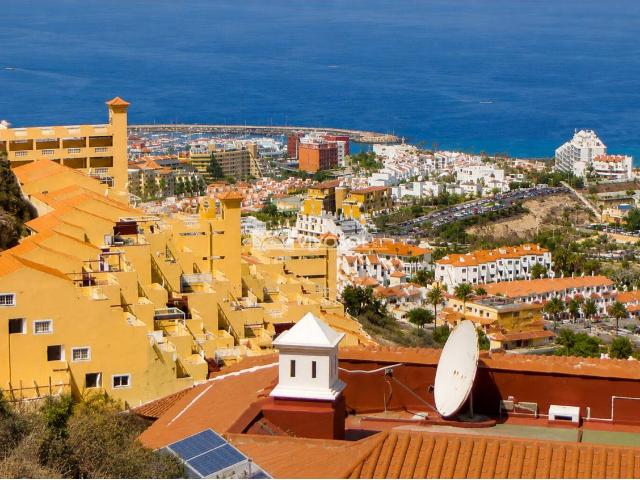 Exclusivo apartamento de 2 dormitorios con amplia terraza, vistas al mar y garaje cerrado en The Sunset – Roque del Cond