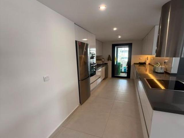 Exclusivo Apartamento de Lujo con Vistas al Mar y Amplia Terraza Acristalada en Villamartín
