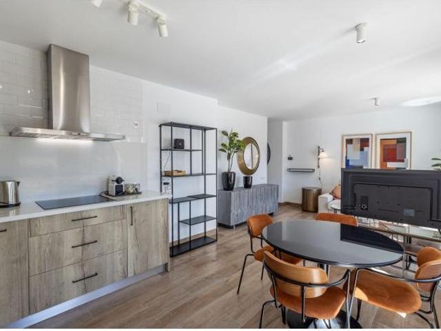 # *Exclusivo Apartamento de Lujo en Planta Primera con Amplia Terraza Soleada y Licencia Turística